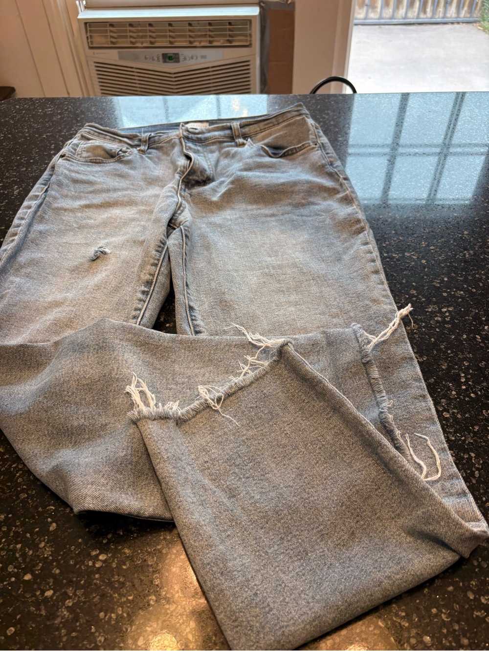 Jeans - Picture 2 of 3